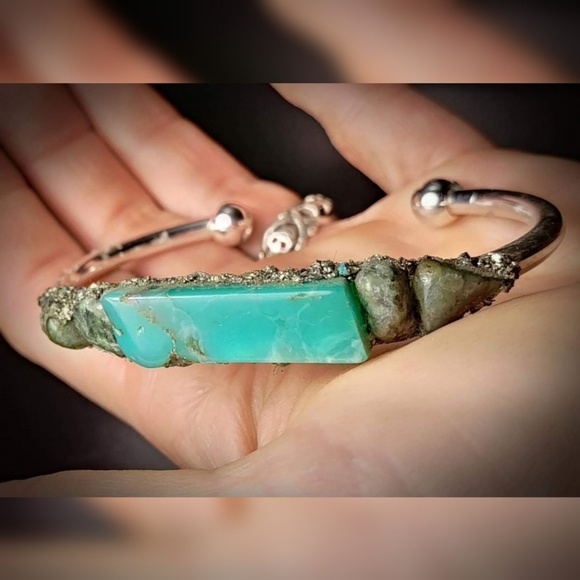 Handcrafted bangle cuff bracelet - Picture 3 of 5